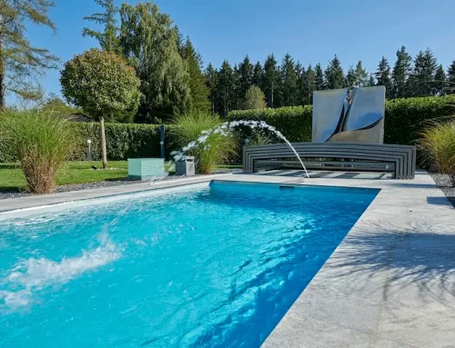 Stilvolle Villa mit minimalistisch gehalten Pool