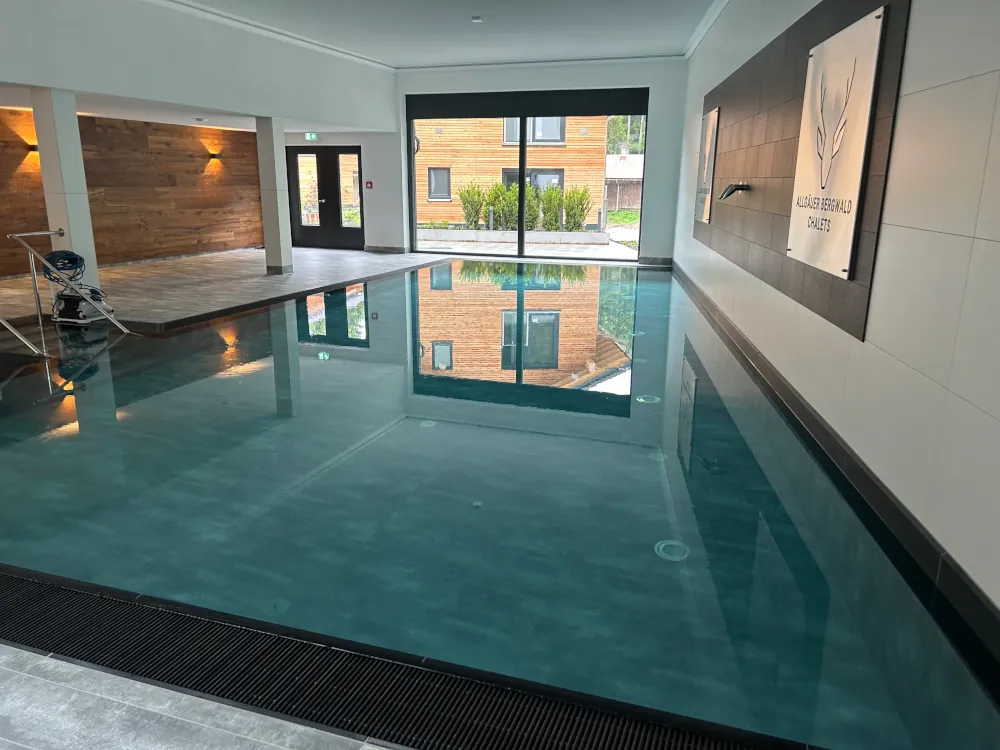 Indoor-Pool im Hotel